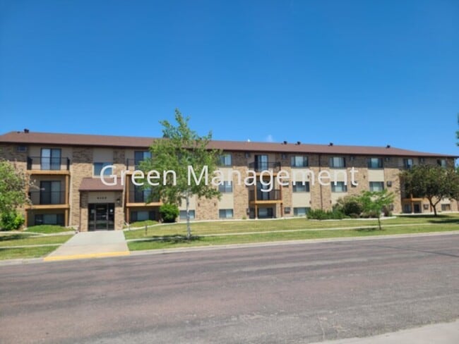 Building Photo - 2 Bedroom on 3rd Floor