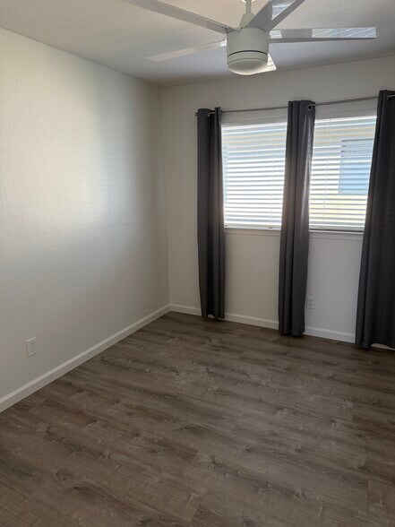 Building Photo - 1084 Baden Ave