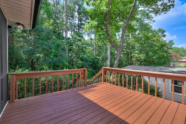 Building Photo - 2111 Huron Dr
