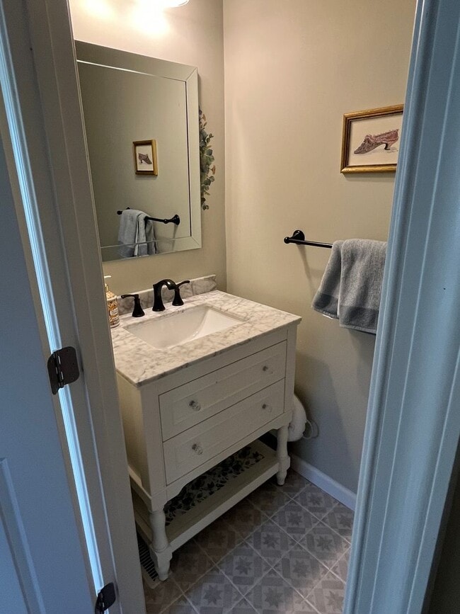 Building Photo - 4 Bedroom Home in Baldwinsville - Move in ...