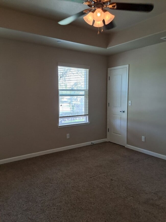 Building Photo - 2204 Estes Rd