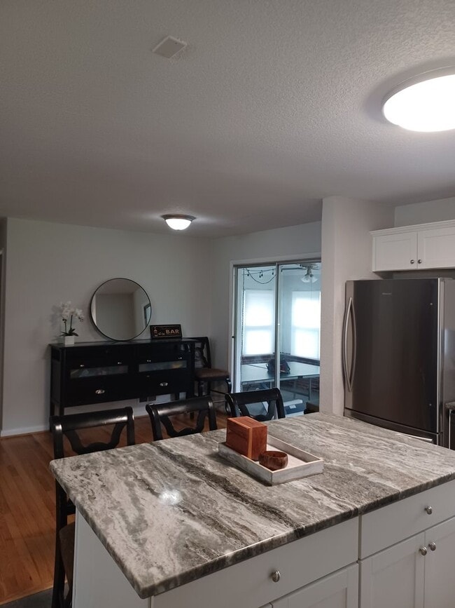 Building Photo - Beautifully renovated home in Birchwood Gardens