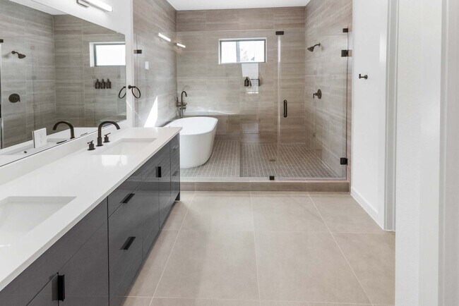 Building Photo - 6740 Peerless St