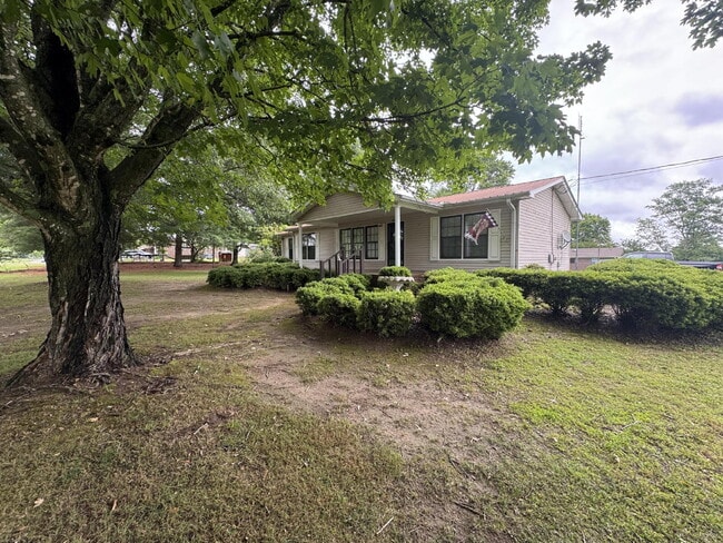 Building Photo - "Charming 3-Bedroom Home with 2 Full Baths in Rainsville – 1,410 Sq. Ft. of Cozy Comfort!"