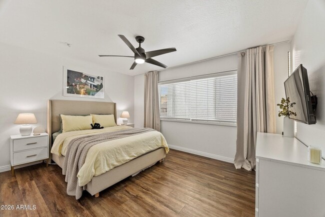 Building Photo - 1024 N 85th Pl