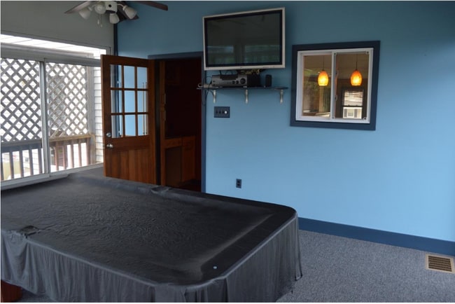 Building Photo - 445 W 6th Ave