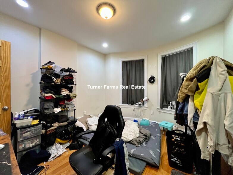 Building Photo - 179 Northampton St