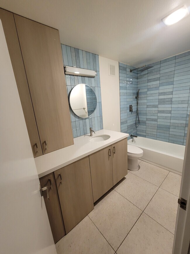 Building Photo - 745 E Bradley Ave