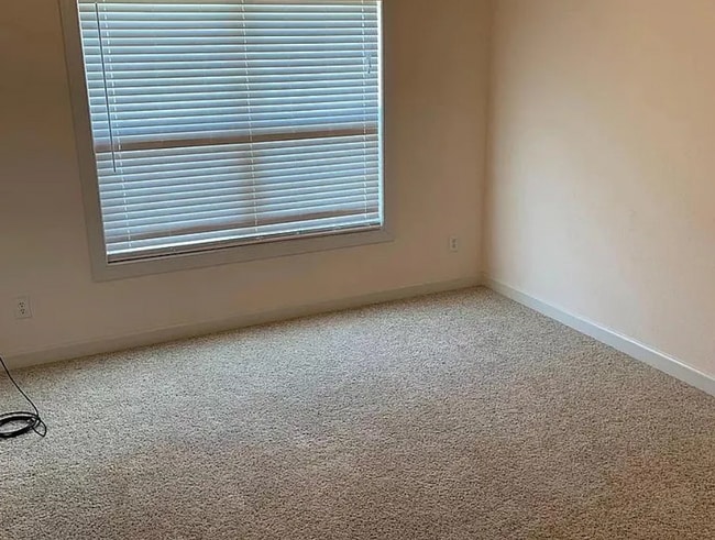 Building Photo - 401 Harper Ct