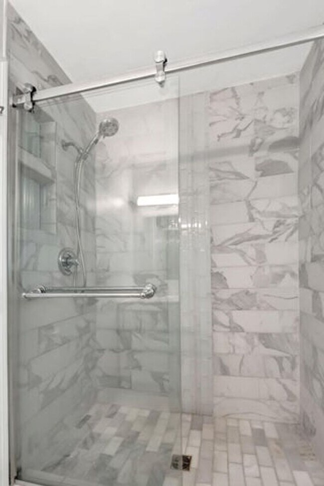 Building Photo - 3550 NE 4th Ave