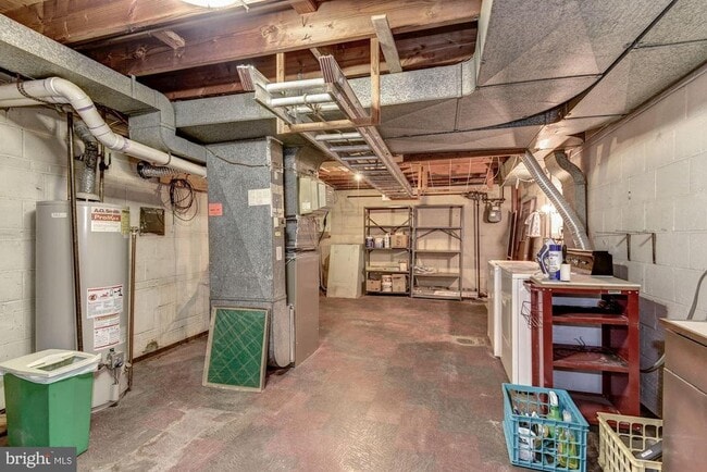 Building Photo - 335 N Madison St