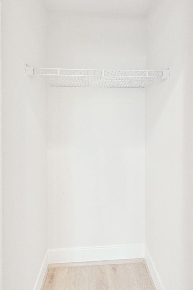 Building Photo - Contemporary 4 bedroom, 3.5 bath Open Concept Townhome!