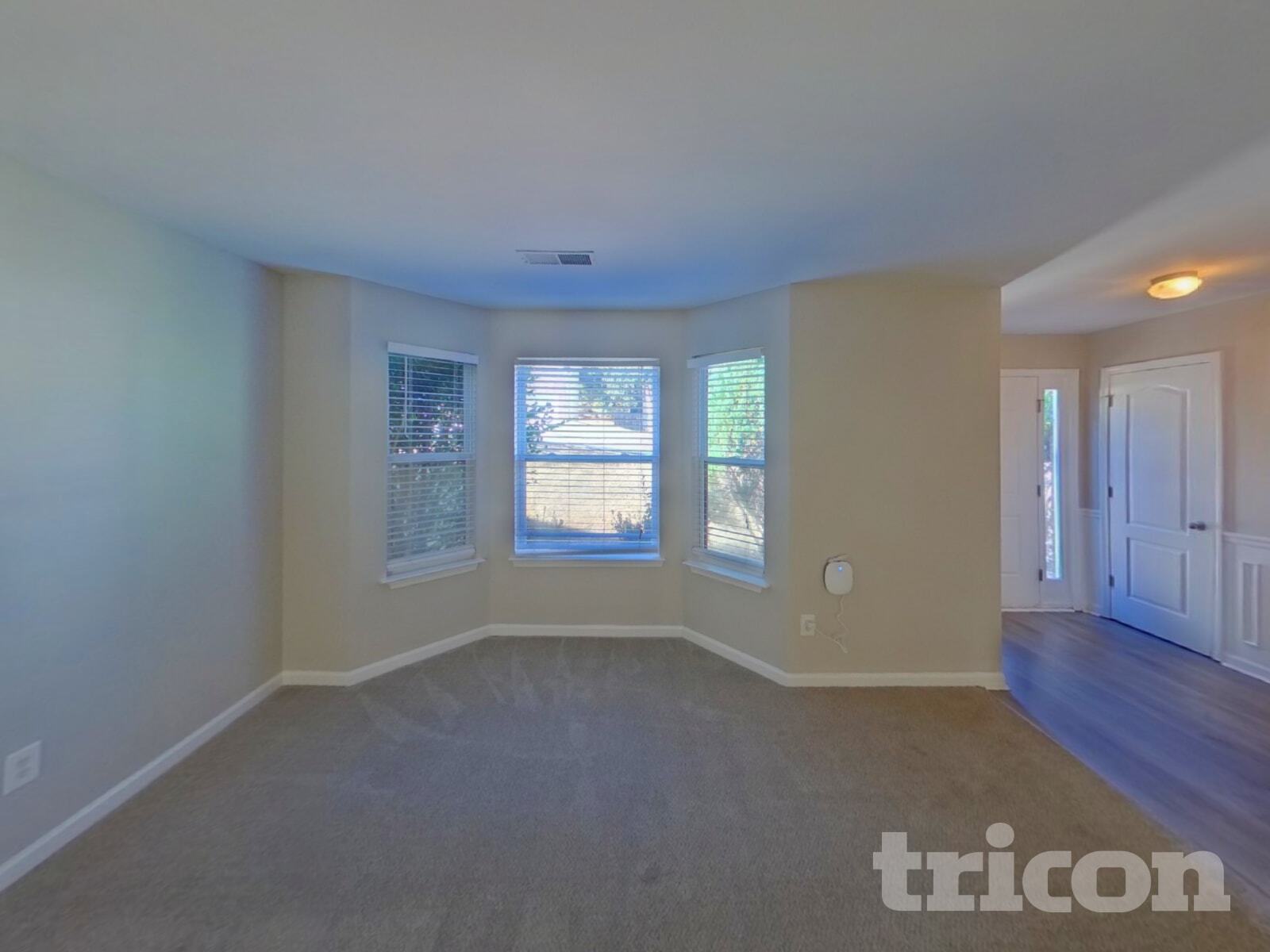 Building Photo - 11051 Southwood Dr