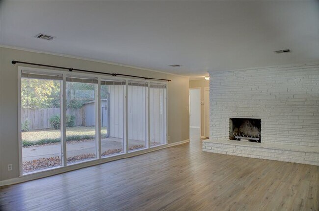 Building Photo - Beautiful Ranch-Style Rental in Marion Gardens!