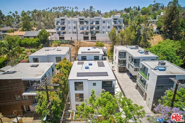 Building Photo - 2113 Holly Dr