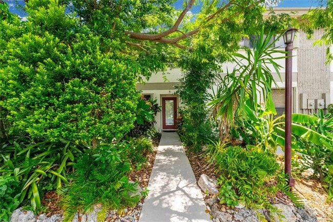 Primary Photo - 3020 S Oakland Forest Dr