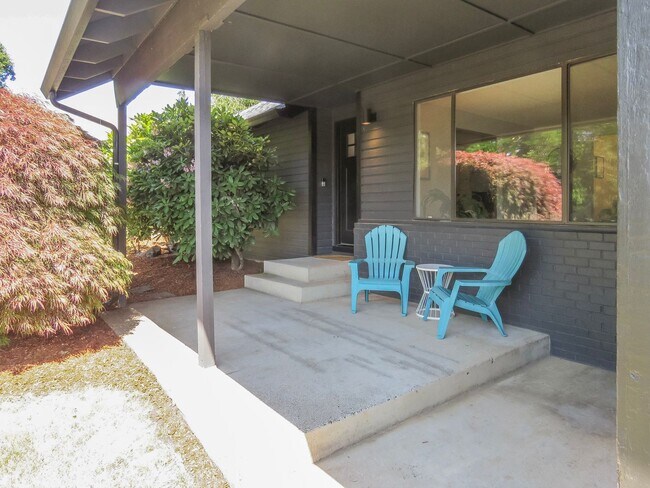 Building Photo - Coming Soon !!! 4 Bedroom Tualatin Home Available - Inquire today !!!