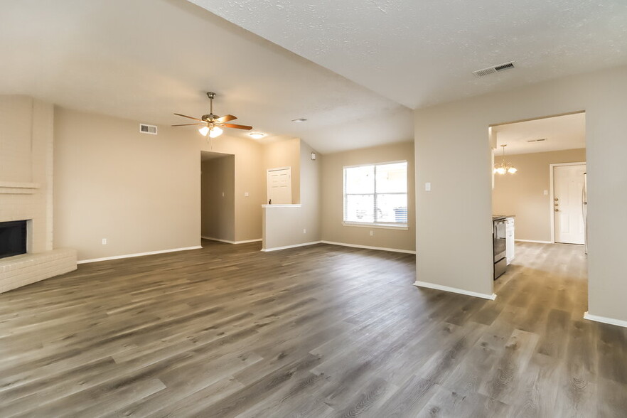 Building Photo - 21206 Waymare Ln