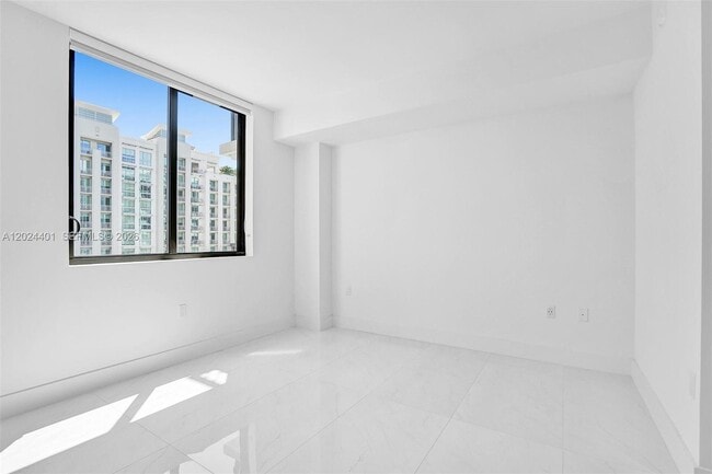 Building Photo - 301 Altara Ave