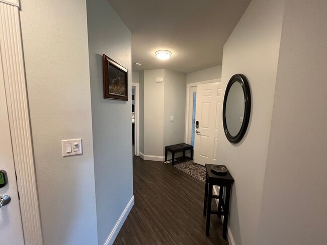 Building Photo - 2 Bed 2 Bath Unfurnished Golf Course Townhouse