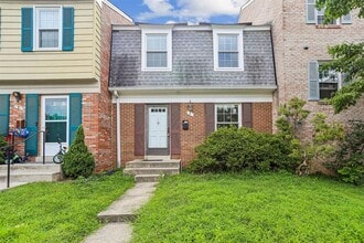 Building Photo - Lovely 2 BR Townhome off Wootton Parkway. Available NOW!