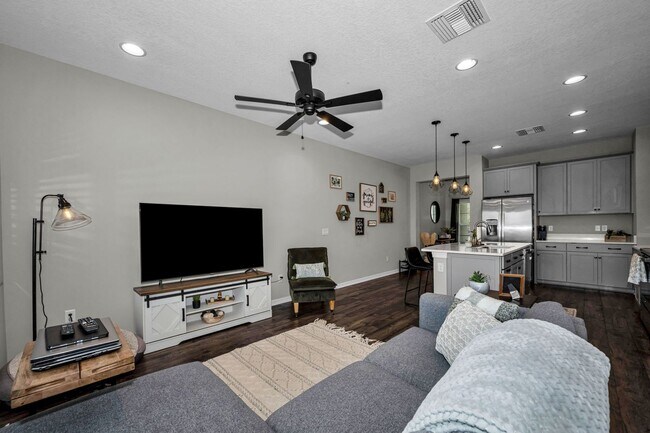 Building Photo - 30179 Southwell Ln
