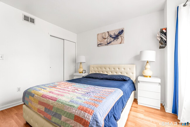 Building Photo - 5 Birch Ln