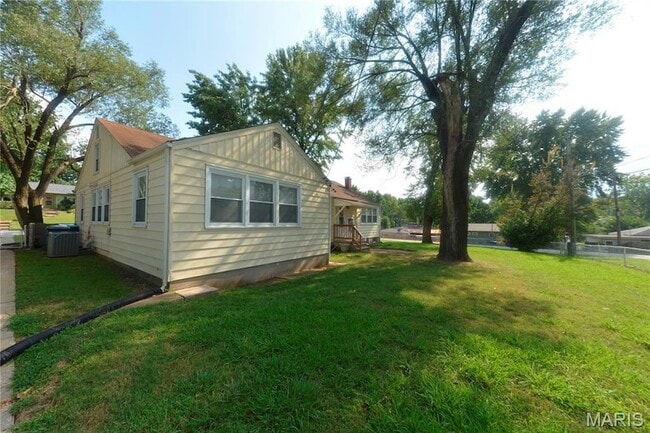 Building Photo - 1005 Hawthorn Ave