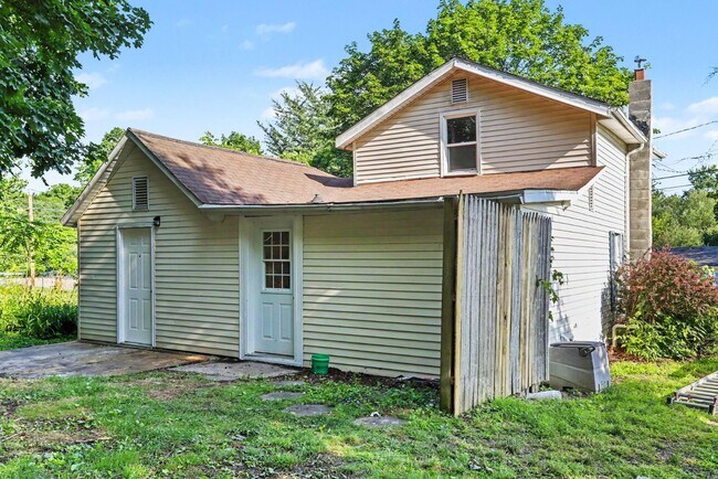 Building Photo - 310 Locust St