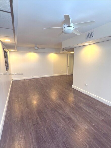 Building Photo - 1165 NE 128th St