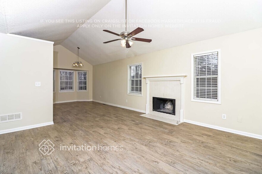 Building Photo - 1718 Independence Dr