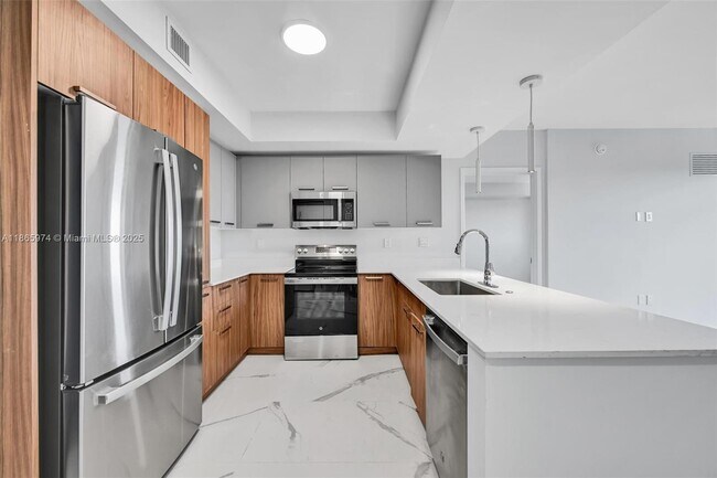 Building Photo - 840 NE 130th St
