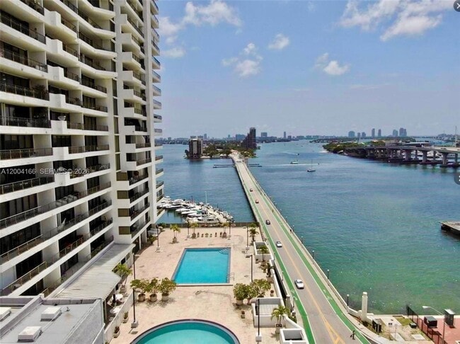 Building Photo - 555 NE 15th St