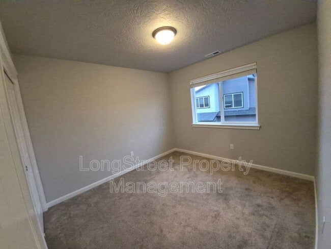 Building Photo - 7278 SE Ronelle Ct