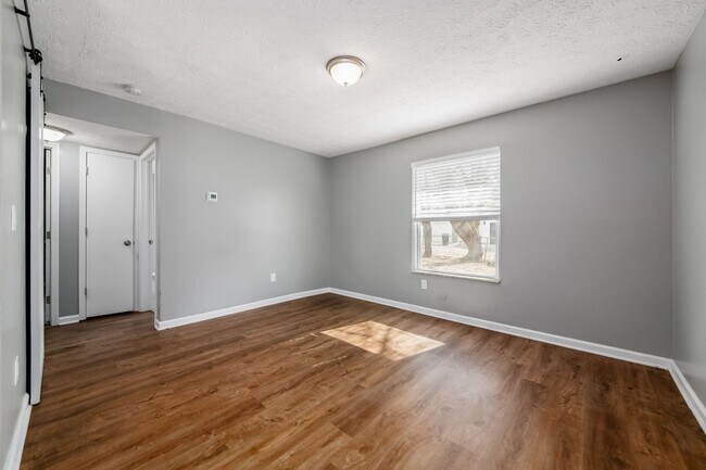 Building Photo - 313 E Moler St