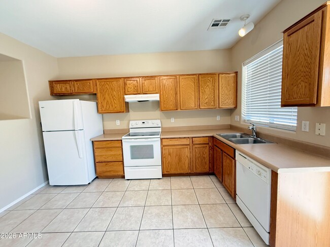 Building Photo - 4539 E Ivanhoe St