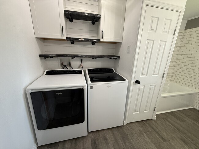 Building Photo - 165 Dogwood Ln