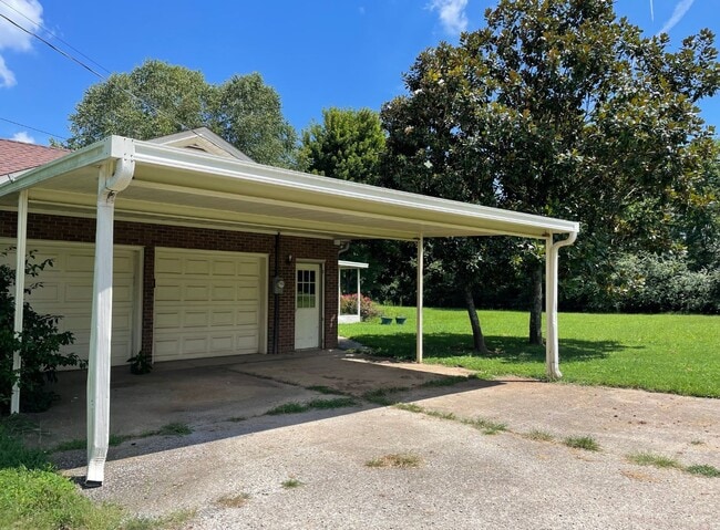 Building Photo - 5845 Franklin Rd