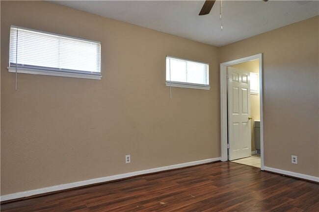 Building Photo - 114 Acacia Arch St