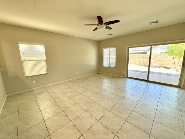 Building Photo - 5576 W Heritage Way