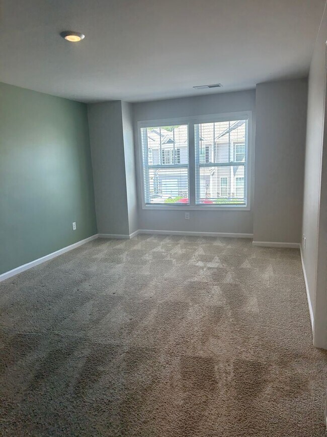Building Photo - Modern Fountain Park Townhome with Open Floor Plan & 9’ Ceilings