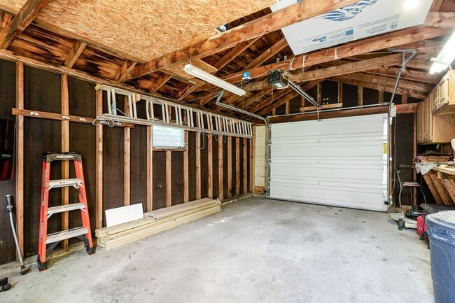 Building Photo - 350 E Jenkins Ave