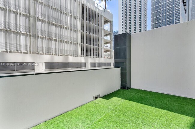 Building Photo - 851 NE 1st Ave