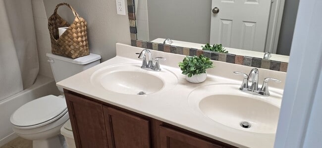 Building Photo - 1112 Sugar Brook Dr