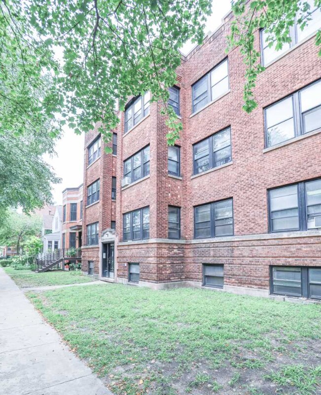Building Photo - 1535 W Cornelia Ave