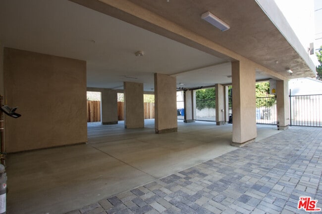 Building Photo - 4924 Laurel Canyon Blvd