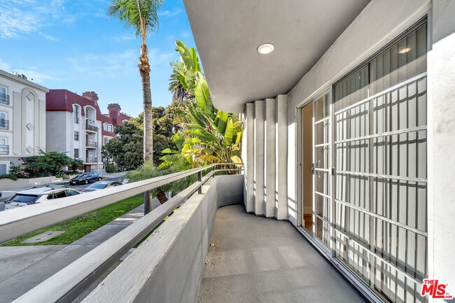 Building Photo - 2050 S Bentley Ave