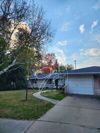 Building Photo - 1103 Maple Ct
