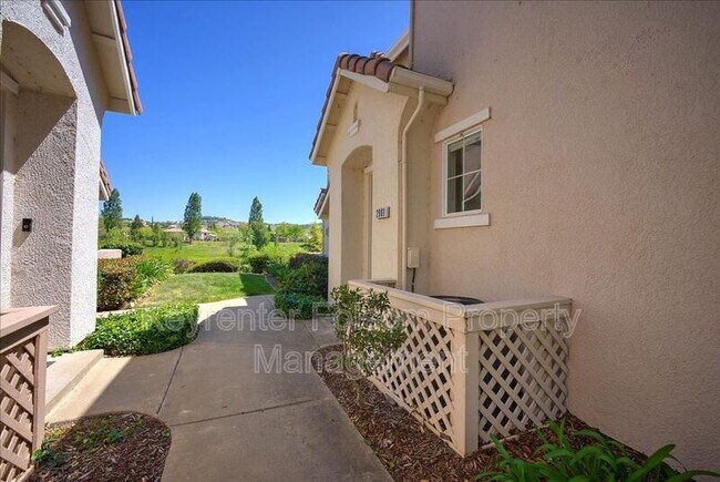 Building Photo - 2901 Esplanade Cir
