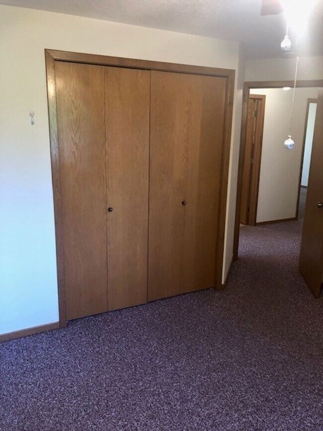 Building Photo - Well Maintained Three Bedroom Home in South Salem